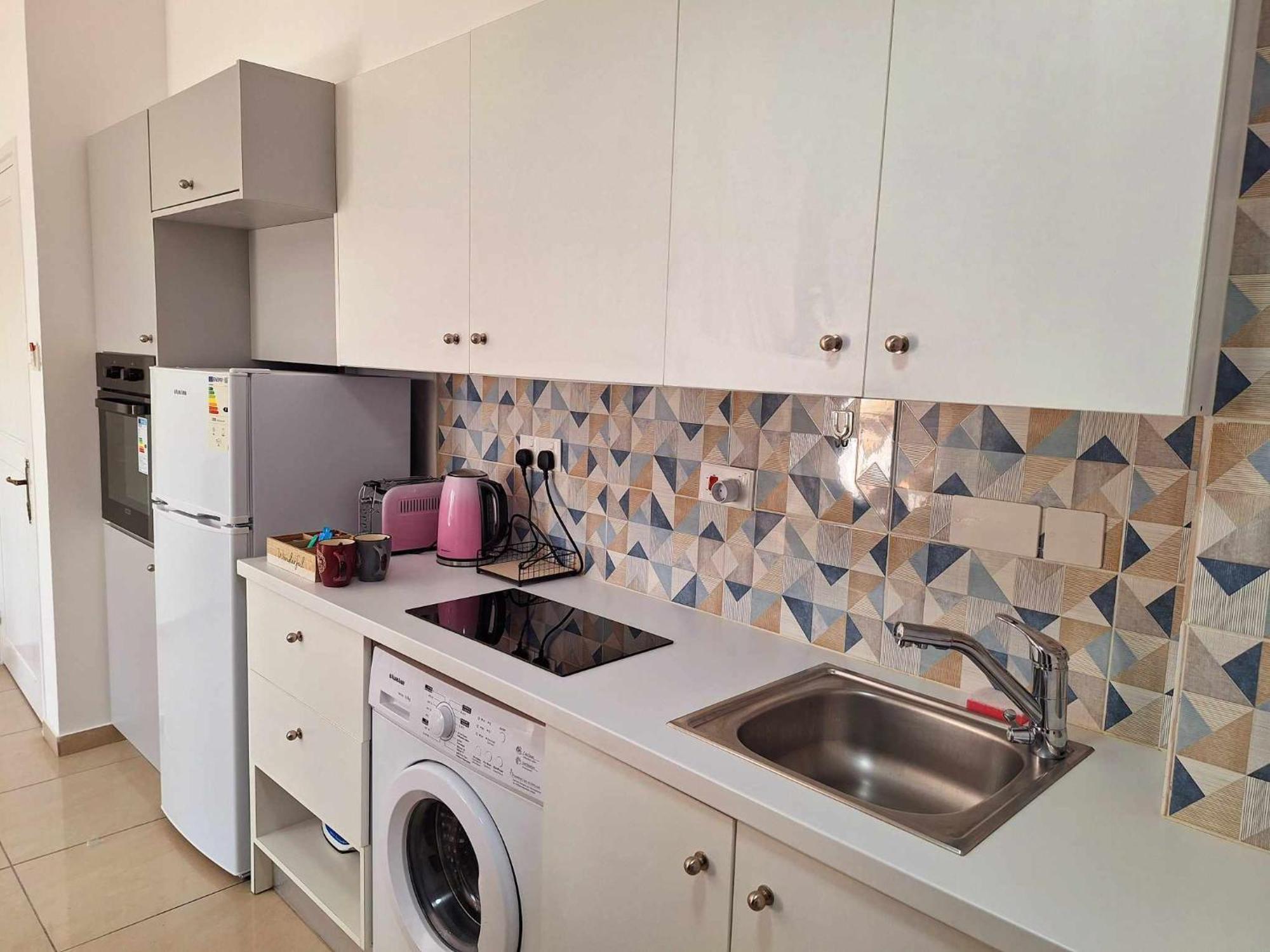 Stylish Apt Kato Paphos Close To Beach & Vibrant Harbor Life المظهر الخارجي الصورة