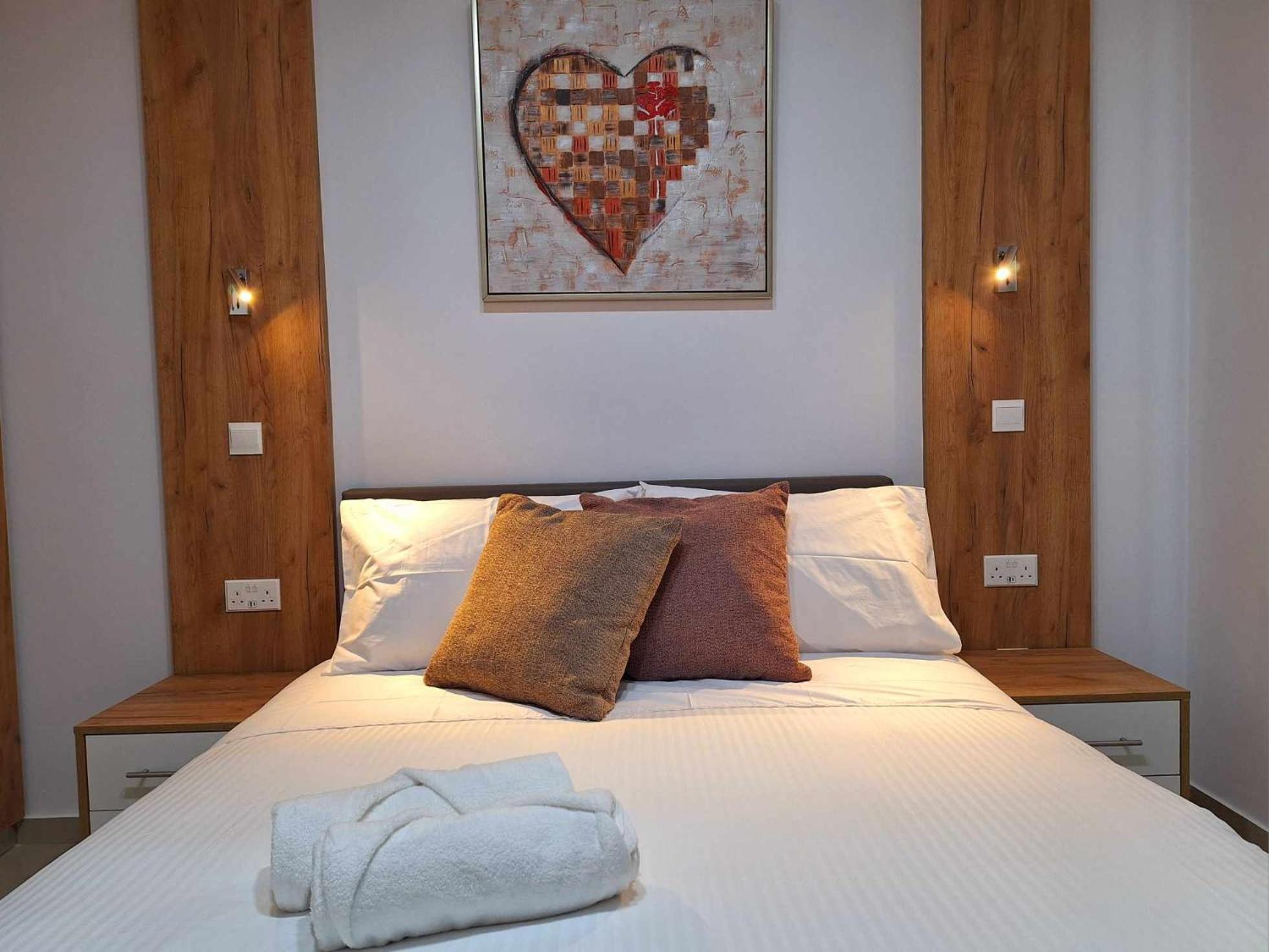 Stylish Apt Kato Paphos Close To Beach & Vibrant Harbor Life المظهر الخارجي الصورة